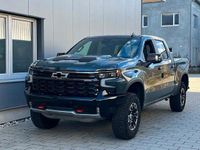 Neu Chevrolet Silverado 426 PS (313 kW) 2025 Grau SUV