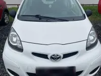 Gebraucht Toyota Aygo 68 PS (50 kW) 2011 Weiß Kleinwagen