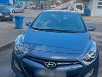 Gebraucht Hyundai i30 99 PS (72 kW) 2012 Blau Limousine