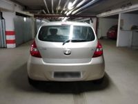 Gebraucht Hyundai i20 77 PS (56 kW) 2011 Gold Kleinwagen