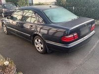 Gebraucht Mercedes E320 197 PS (144 kW) 2001 Blau Limousine