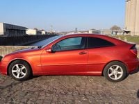 Gebraucht Mercedes C180 129 PS (94 kW) 2001 Rot Coupé