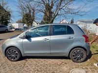 Gebraucht Toyota Yaris 69 PS (50 kW) 2005 Silber Limousine