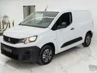 Gebraucht Peugeot Partner 102 PS (75 kW) 2023 Weiß Van / Kleinbus