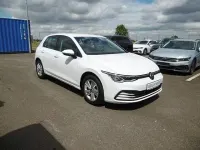 Gebraucht VW Golf VIII Life 131 PS (96 kW) 2023 Pure white (weiß) Limousine