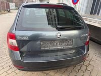 Gebraucht Skoda Octavia 179 PS (131 kW) 2017 Grau Kombi