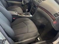 Gebraucht Mercedes E220 150 PS (110 kW) 2002 Silber Limousine