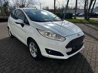 Gebraucht Ford Fiesta Titanium 101 PS (74 kW) 2013 Weiß Kleinwagen