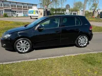 Gebraucht VW Golf VI Team 105 PS (77 kW) 2011 Schwarz Kleinwagen