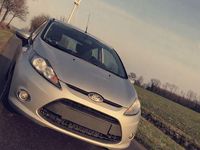 Gebraucht Ford Fiesta Champions Edition 69 PS (50 kW) 2012 Silber Kleinwagen