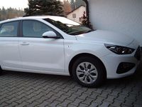 Gebraucht Hyundai i30 Pure 110 PS (80 kW) 2023 Weiß Limousine