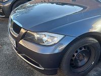 Gebraucht BMW 320 150 PS (110 kW) 2005 Grau Limousine