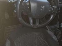 Gebraucht Peugeot 208 Active 68 PS (50 kW) 2013 Weiß Kleinwagen