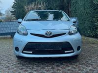 Gebraucht Toyota Aygo 68 PS (50 kW) 2012 Silber Kleinwagen