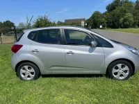 Gebraucht Kia Venga Spirit 125 PS (91 kW) 2015 Silber Kleinwagen