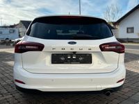 Gebraucht Ford Focus Titanium 120 PS (88 kW) 2023 Weiß Limousine