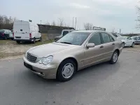 Gebraucht Mercedes C180 143 PS (105 kW) 2003 Travertinbeige  metalliclack Limousine