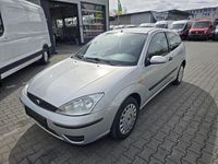Second-hand Ford Focus Ambiente 101 CP (74 kW) 2004 Gri Berlinǎ
