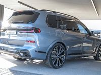 Gebraucht BMW X7 M Sport 352 PS (258 kW) 2025 Grau SUV