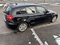Gebraucht BMW 118 143 PS (105 kW) 2011 Schwarz Kleinwagen