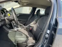 Gebraucht Volvo V40 Momentum 122 PS (89 kW) 2018 Blau Limousine