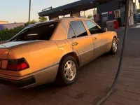 Gebraucht Mercedes E250 94 PS (69 kW) 1992 Silber Limousine