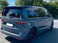 Gebraucht VW Multivan Life 150 PS (110 kW) 2024 Grau Van