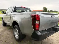 Neu Isuzu D-Max 163 PS (119 kW) 2026 Silber Pickup