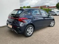 Neu Hyundai i20 Comfort 79 PS (58 kW) 2025 Grau Limousine