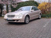 Gebraucht Mercedes E220 150 PS (110 kW) 2005 Gold Limousine