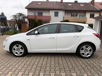 Gebraucht Opel Astra 116 PS (85 kW) 2011 Weiß Limousine