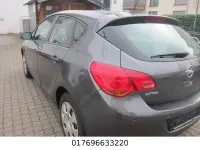 Używany Opel Astra Edition 140 KM (102 kW) 2012 Szary Sedan/Limuzyna