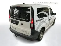 Gebraucht VW Caddy Basis 75 PS (55 kW) 2022 Weiß Van / Kleinbus