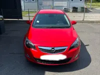 Gebraucht Opel Astra 140 PS (102 kW) 2011 Rot Limousine