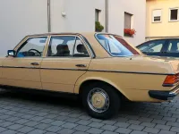 Gebraucht Mercedes 230 136 PS (100 kW) 1983 Gelb Limousine