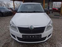 Używany Skoda Fabia 75 KM (55 kW) 2012 Biały Sedan/Limuzyna