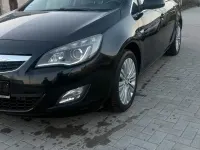 Gebraucht Opel Astra 140 PS (102 kW) 2011 Schwarz Kombi