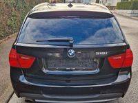 Gebraucht BMW 318 143 PS (105 kW) 2011 Schwarz Kombi