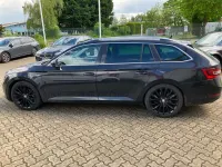 Gebraucht Skoda Superb LAURIN & KLEMENT 220 PS (161 kW) 2017 Schwarzmagic perleffekt Kombi