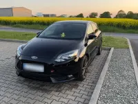 Używany Ford Focus ST 250 KM (183 kW) 2014 Czarny Sedan/Limuzyna