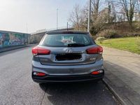 Gebraucht Hyundai i20 Active 101 PS (74 kW) 2018 Grau Kleinwagen