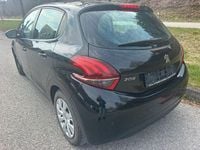 Gebraucht Peugeot 208 Active 82 PS (60 kW) 2017 Schwarz Kleinwagen