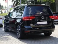 Gebraucht VW Touran Highline 150 PS (110 kW) 2021 Deepe black perleffekt Van / Kleinbus