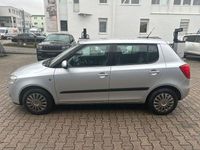 Gebraucht Skoda Fabia Ambiente 69 PS (50 kW) 2010 Silber Limousine