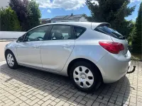 Gebraucht Opel Astra 116 PS (85 kW) 2011 Silber Kleinwagen