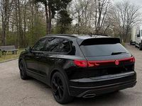 Gebraucht VW Touareg 231 PS (169 kW) 2024 Schwarz SUV
