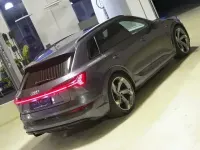 Gebraucht Audi e-tron Comfort 369 kW (503 PS) 2022 Daytonagrau perleffekt SUV