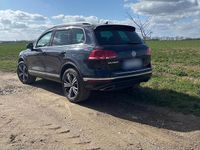 Gebraucht VW Touareg 262 PS (192 kW) 2015 Blau SUV