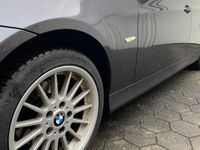 Gebraucht BMW 318 129 PS (94 kW) 2007 Grau Kombi