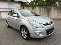 Gebraucht Hyundai i20 Style 101 PS (74 kW) 2012 Silber Kleinwagen